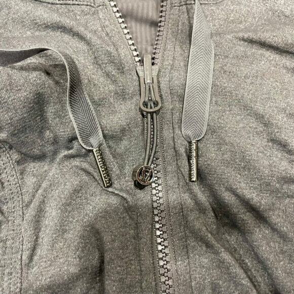 LULULEMON DANCE STUDIO REVERSIBLE JACKET SZ 4 RUCHED SPORTY VERSATILE  GYM YOGA - Picture 13 of 13